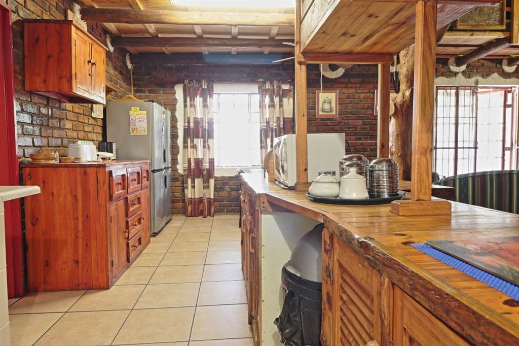 5 Bed House in Marloth Park photo number 2