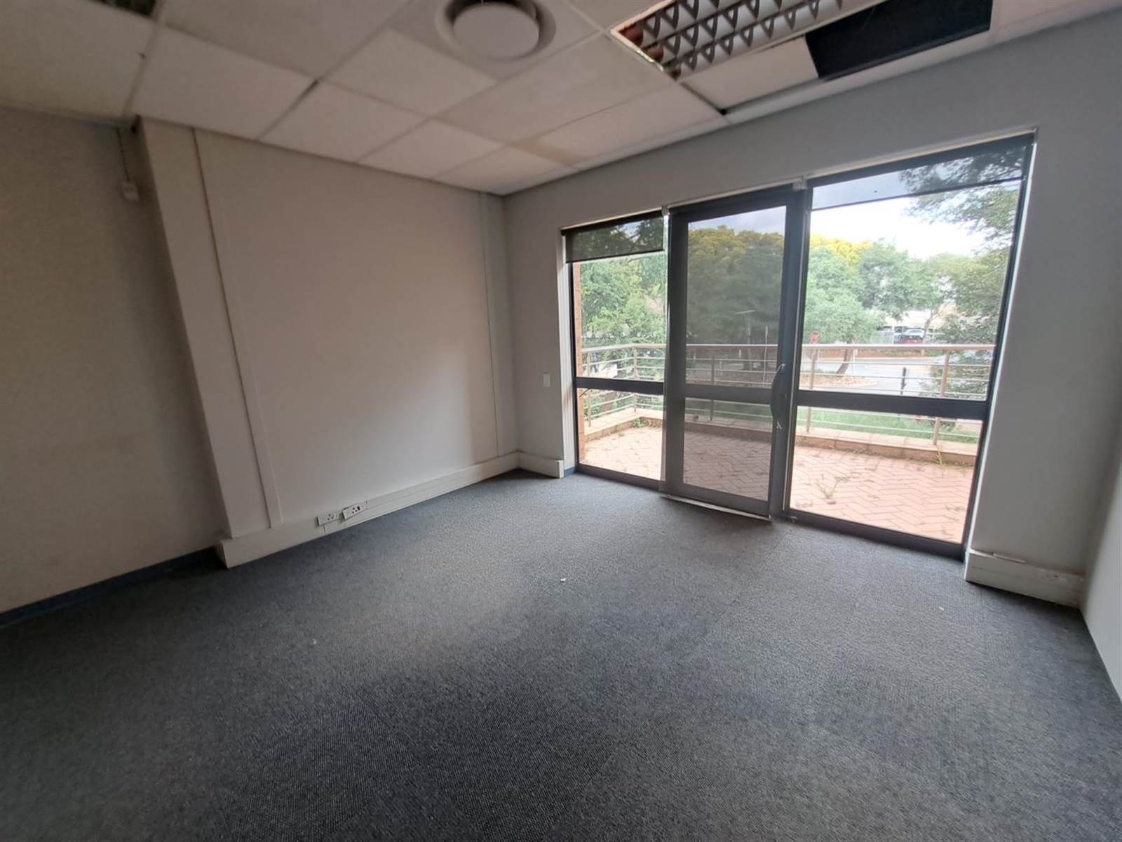 587  m² Office Space in Centurion CBD photo number 2