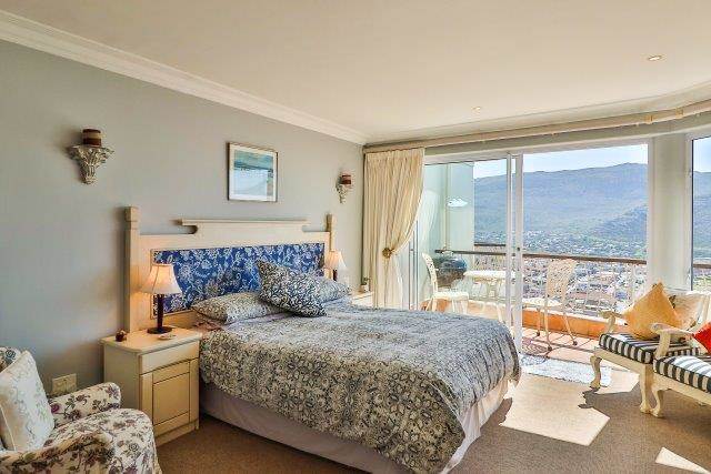 1 Bed Apartment in Fish Hoek photo number 6