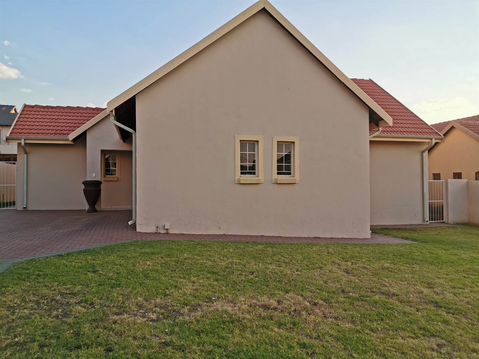 4 Bed House in Brooklands Lifestyle Estate photo number 16