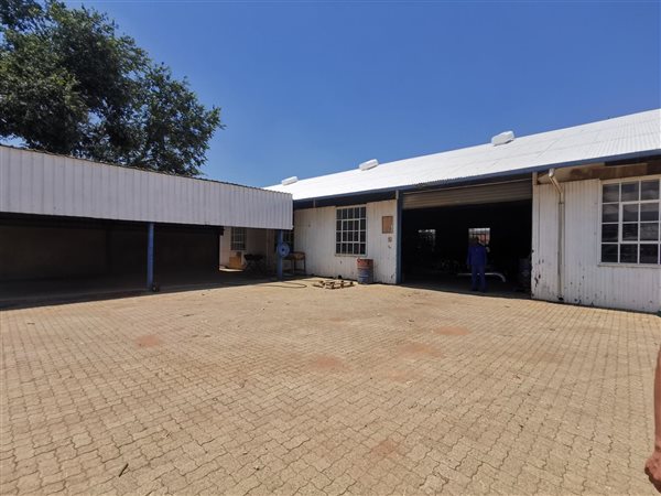 326  m² Industrial space