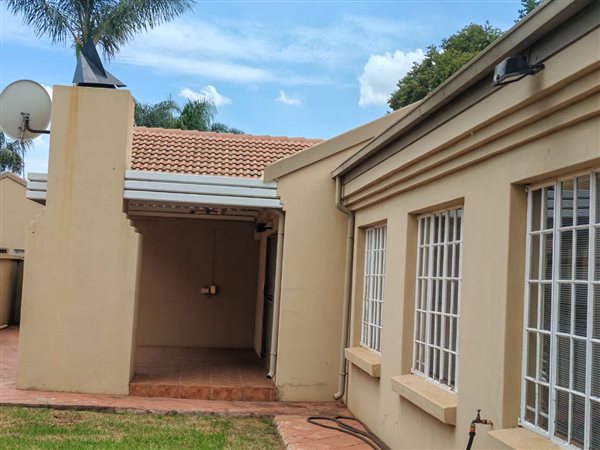 3 Bedroom Townhouse 3 Bedroom Townhouse