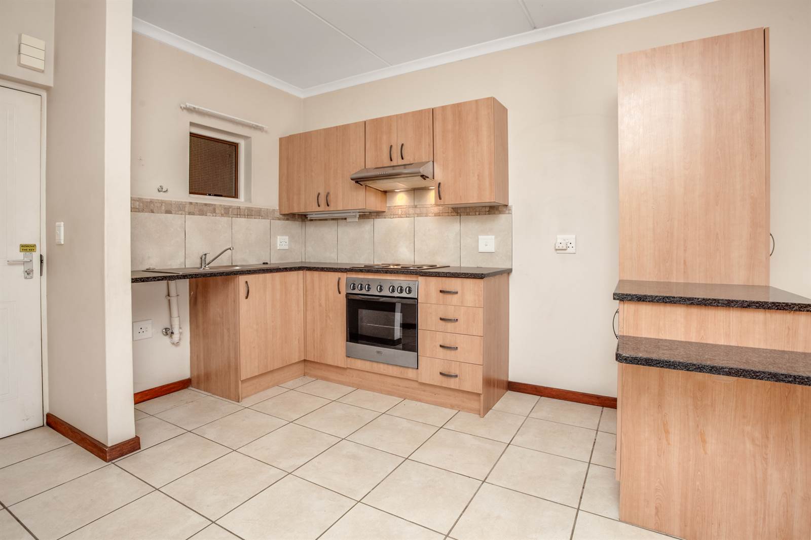 1 Bed Apartment in Douglasdale photo number 4