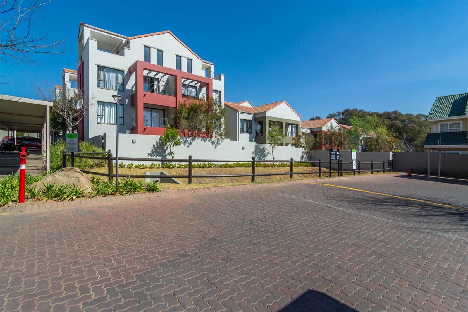 1 Bed Apartment in Witkoppen photo number 16