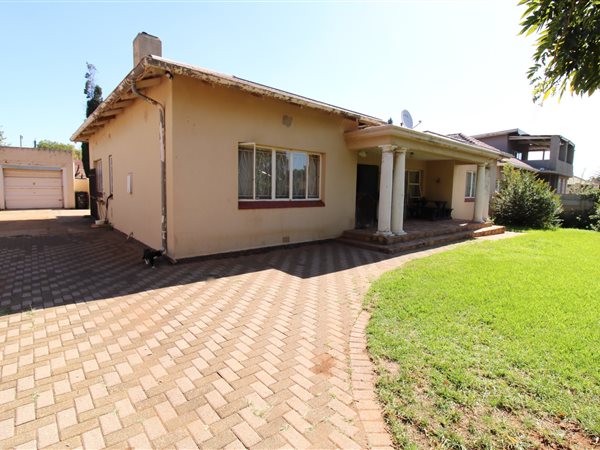 3 Bed House in Selection Park