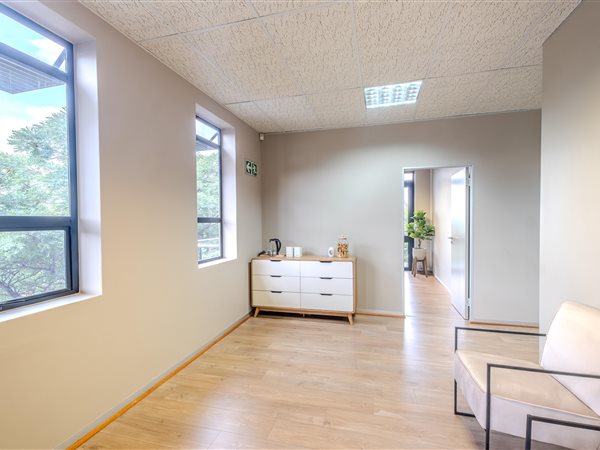 133  m² Commercial space in Die Wilgers