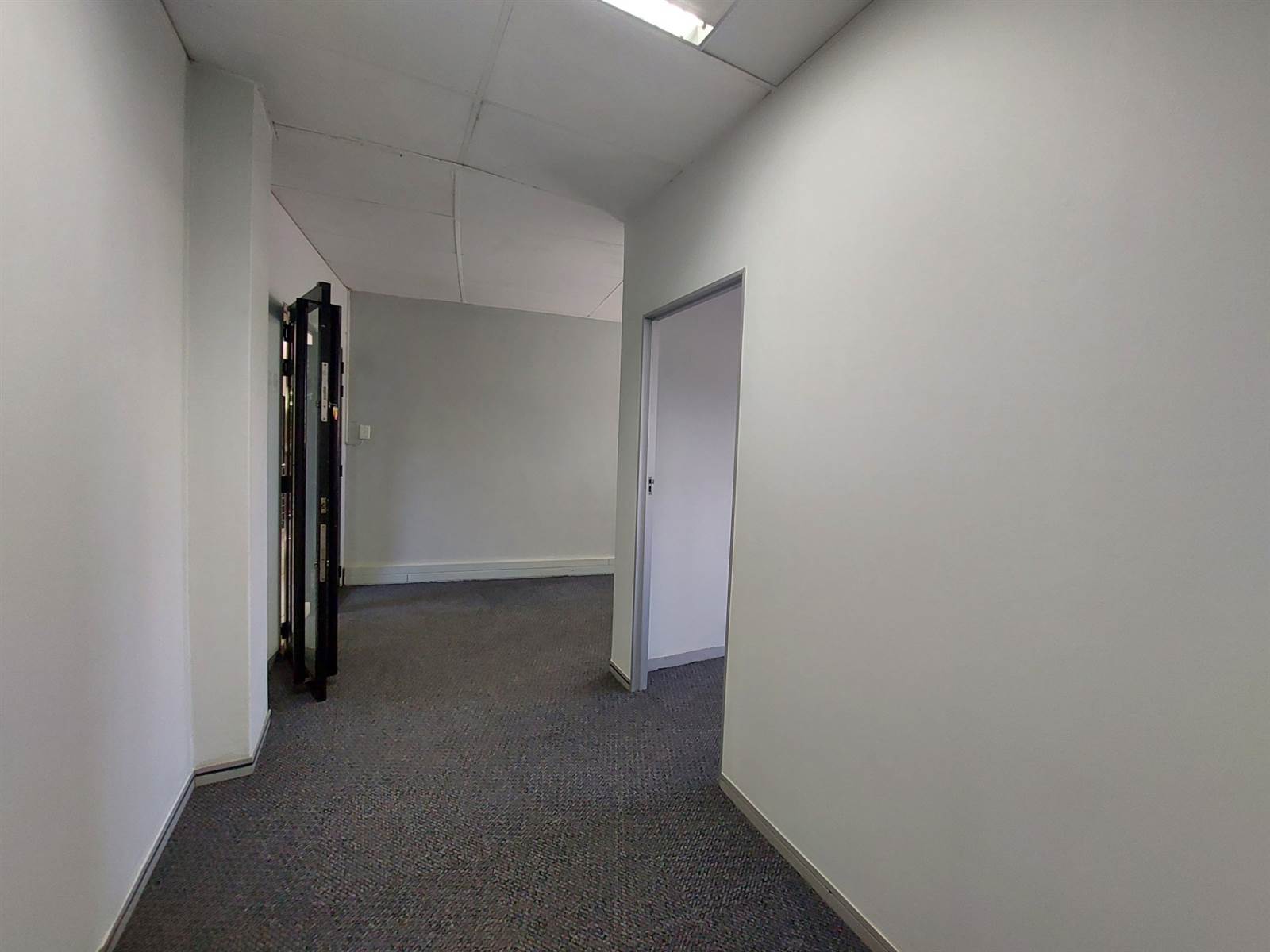 100  m² Office Space in Centurion CBD photo number 11