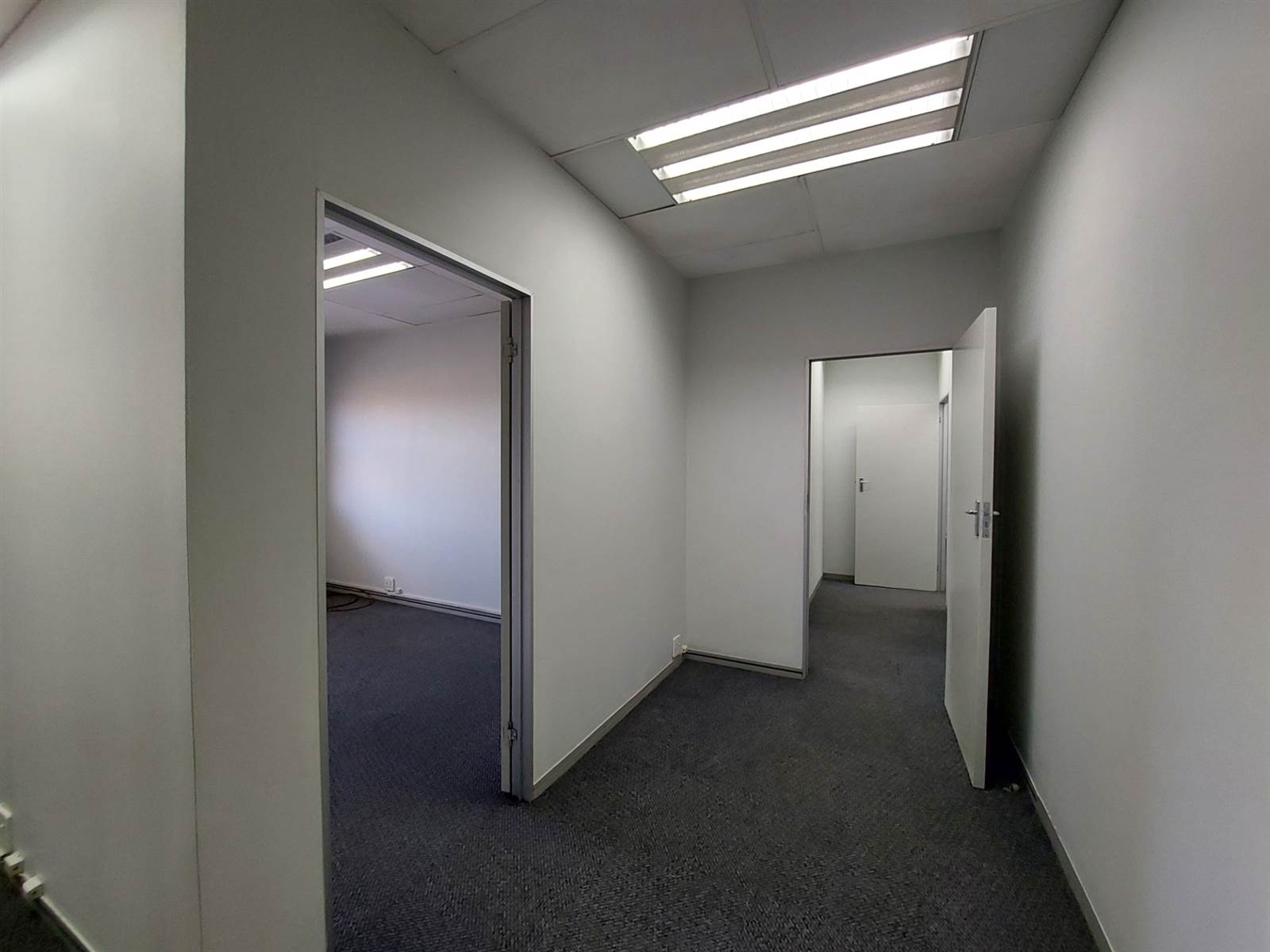 100  m² Office Space in Centurion CBD photo number 9