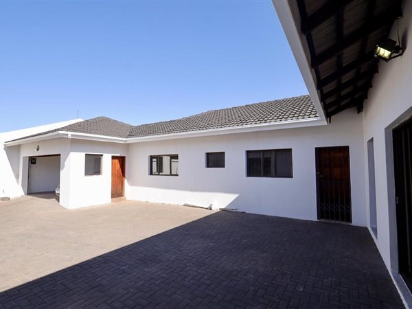 4 Bedroom House 4 Bedroom House