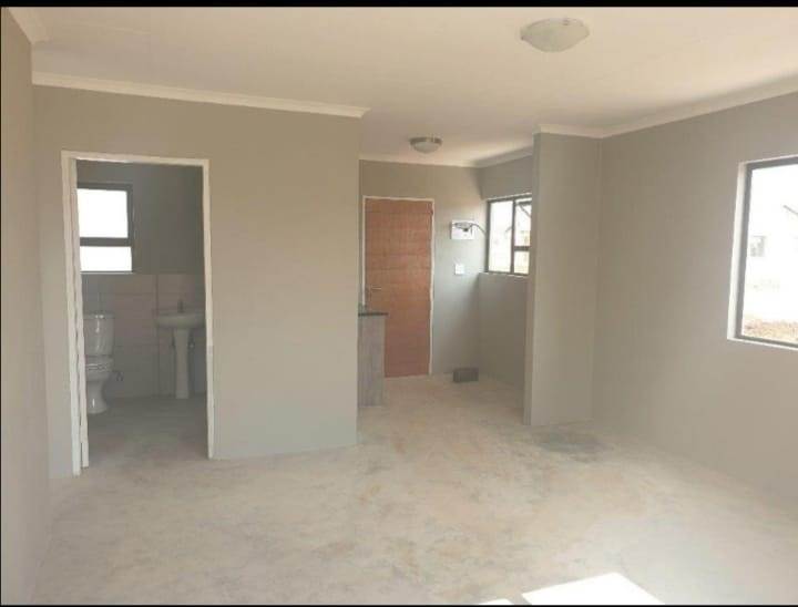 3 Bed House in Vosloorus South photo number 13