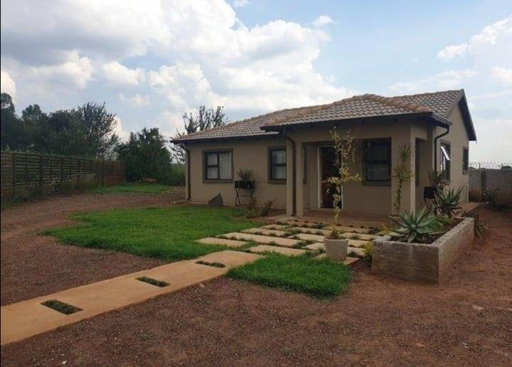 3 Bed House in Vosloorus South photo number 3