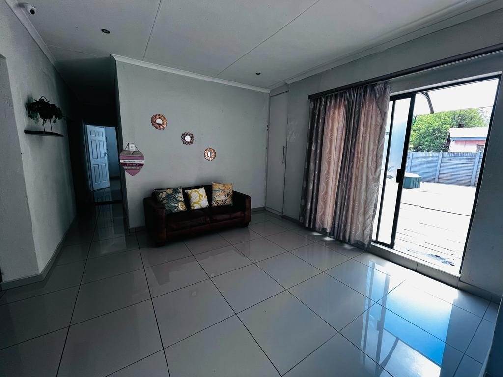 4 Bed House in Impala Park photo number 8