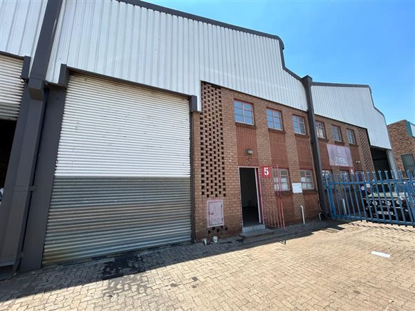 338  m² Industrial space in Jet Park