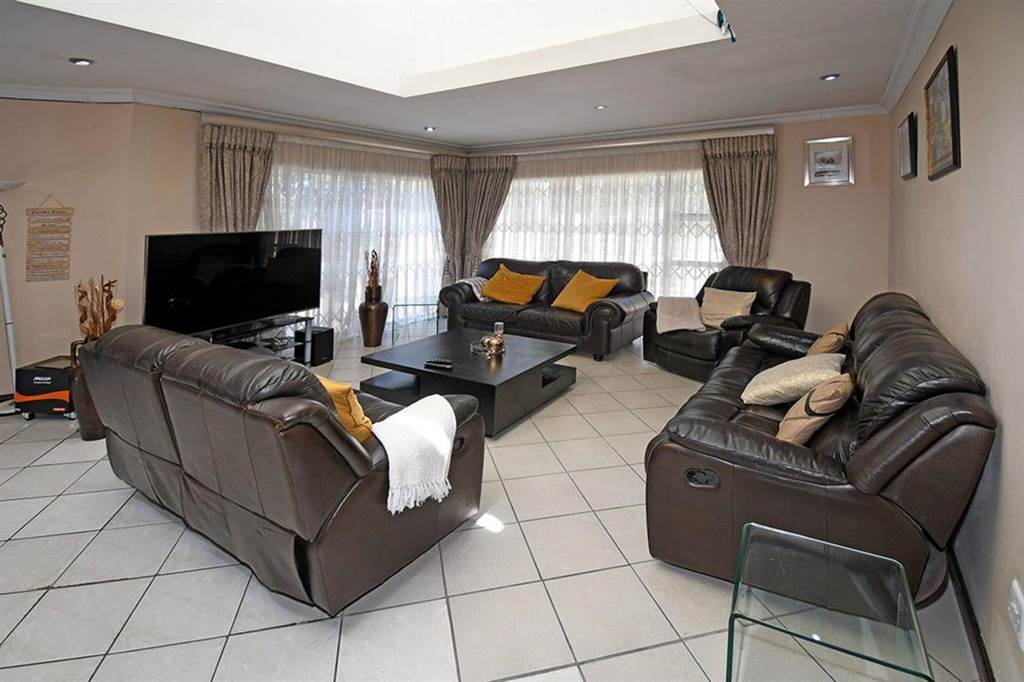 3 Bed House in Marais Steyn Park photo number 8