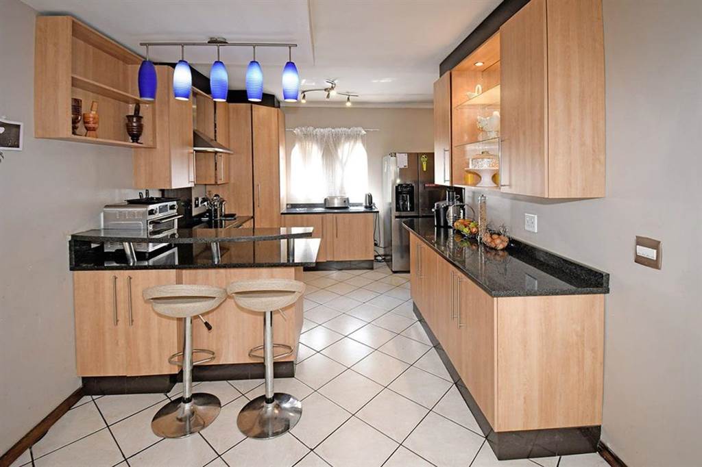 3 Bed House in Marais Steyn Park photo number 3