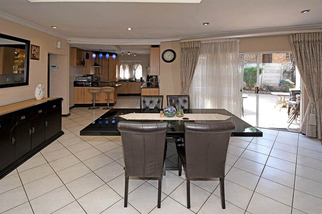 3 Bed House in Marais Steyn Park photo number 9