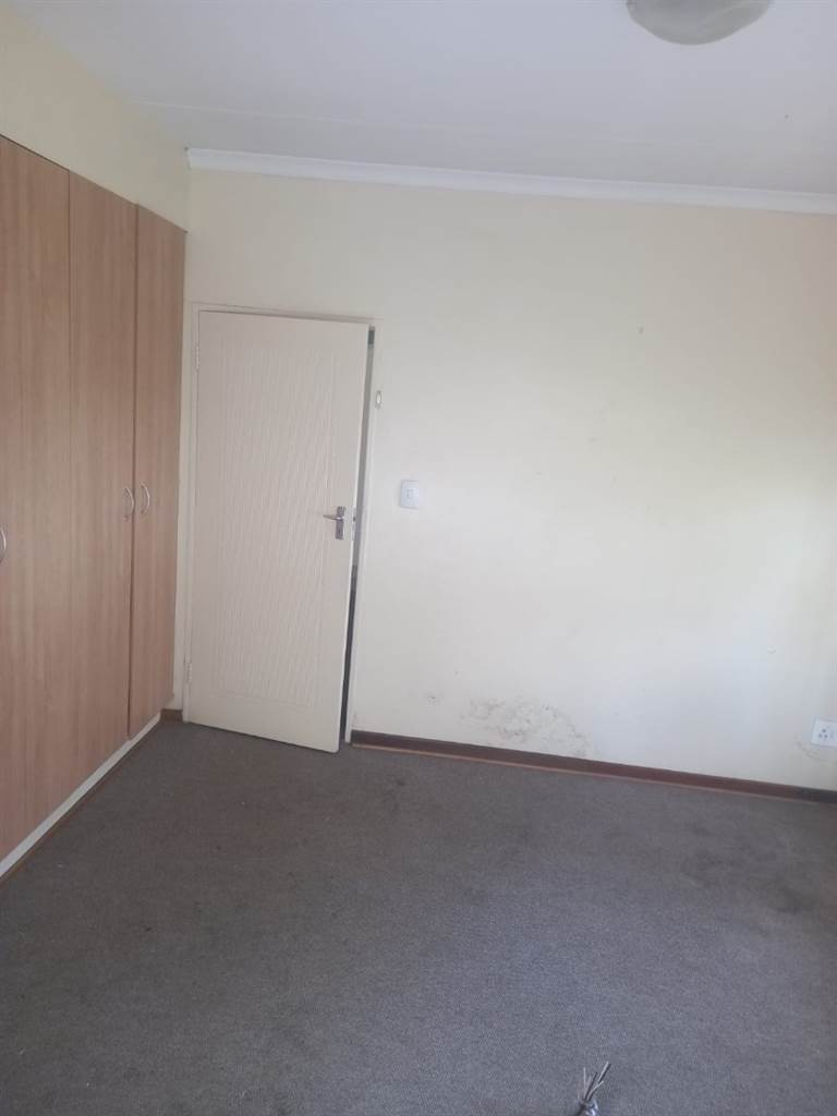 2 Bed House in Middelburg South photo number 18