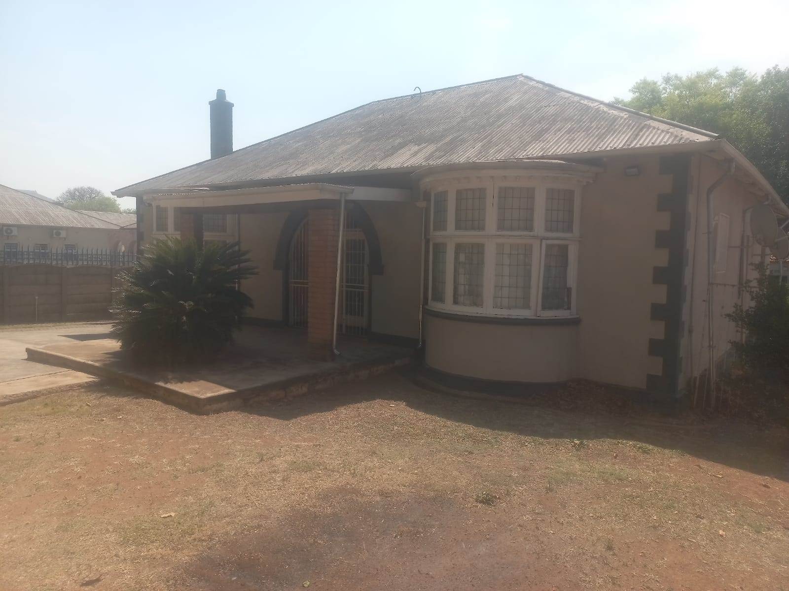 12 Bed House in Krugersdorp Central photo number 2