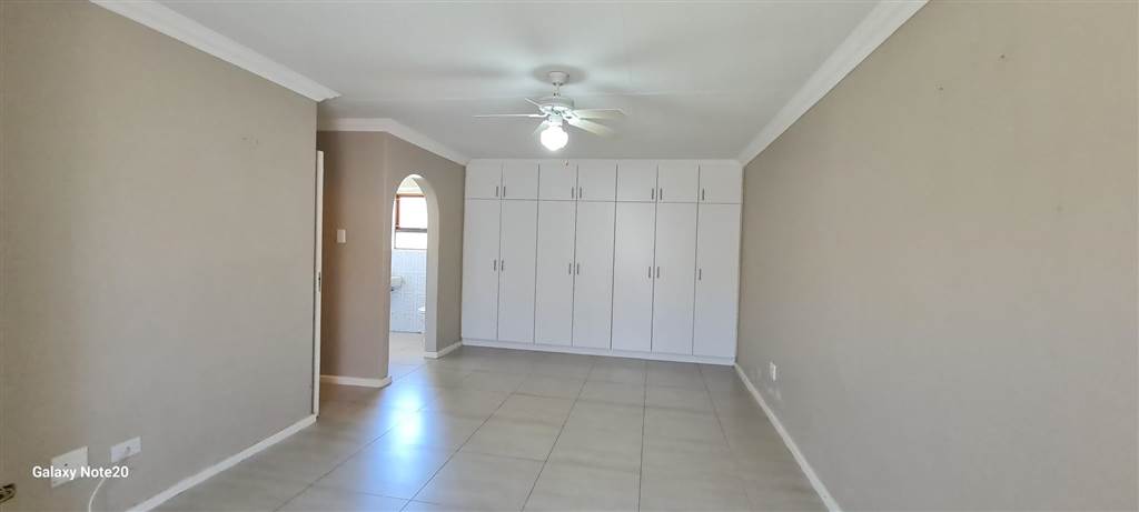2 Bed Townhouse in Jeffreys Bay photo number 12