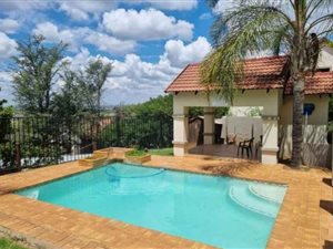 2 Bed Apartment in Constantia Kloof