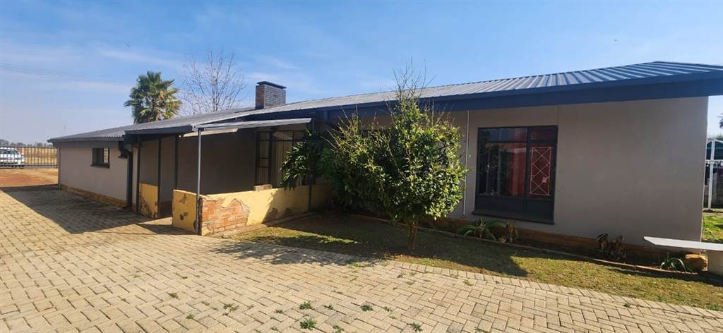 5 Bed House in Potchefstroom Central photo number 2