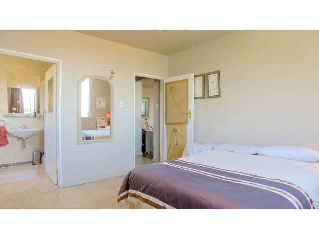 1 Bed Apartment in Oranjezicht photo number 8