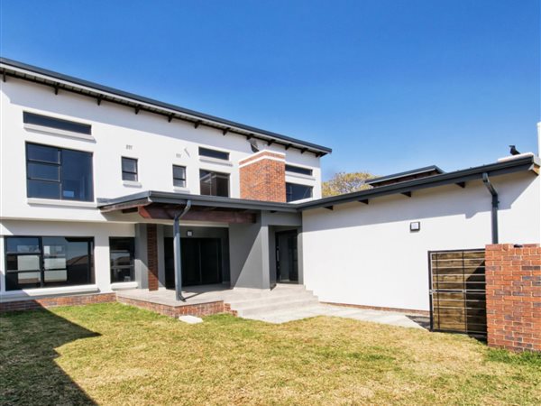 3 Bedroom Townhouse 3 Bedroom Townhouse