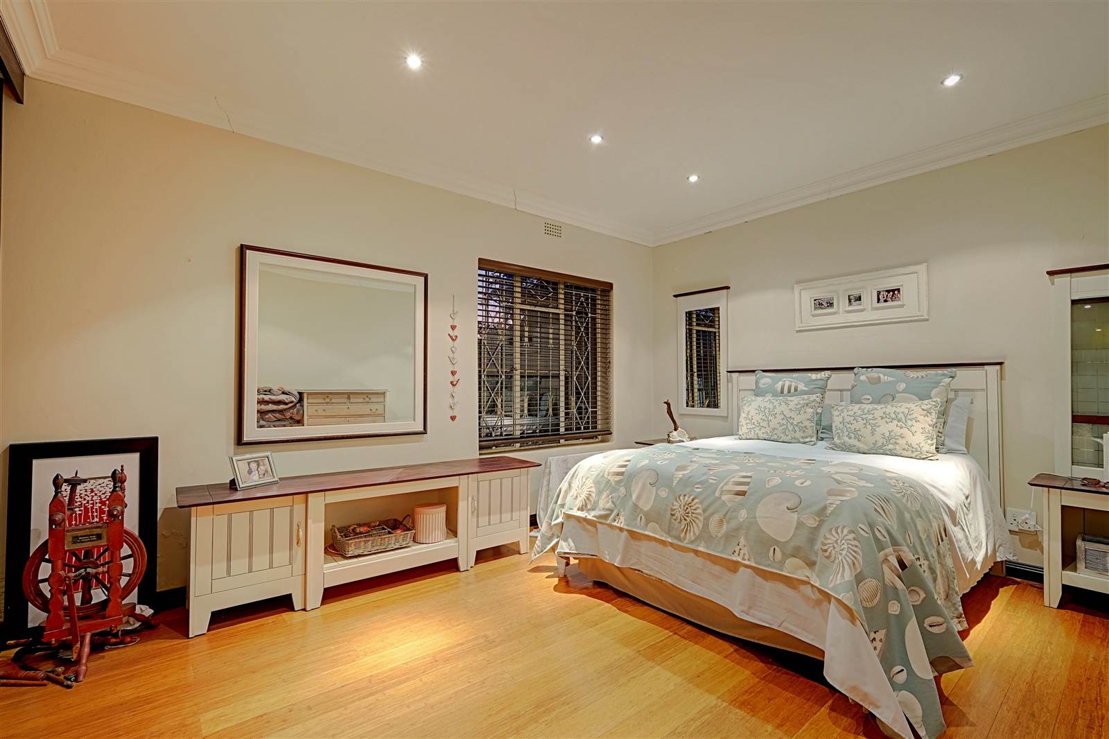 5 Bed House in Kensington photo number 13