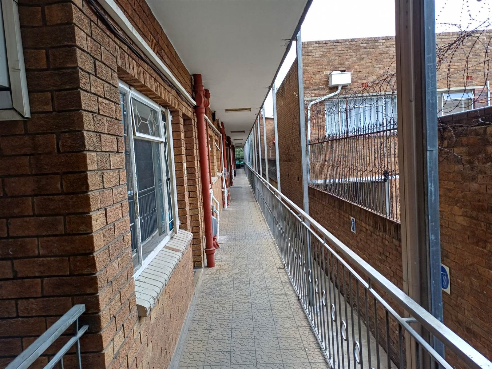 2 Bed Apartment in Benoni South photo number 14