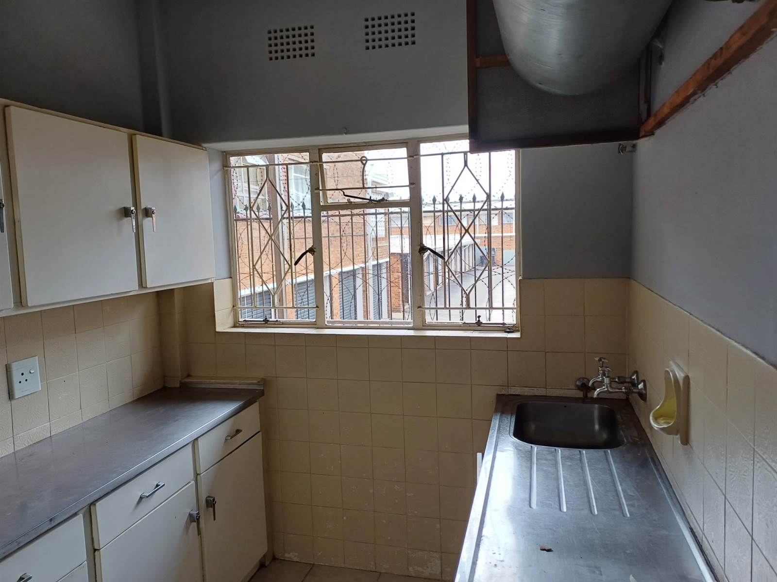 2 Bed Apartment in Benoni South photo number 4