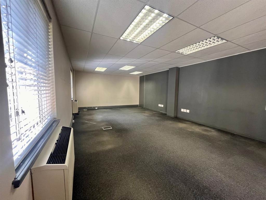 80  m² Office Space in Craighall photo number 11