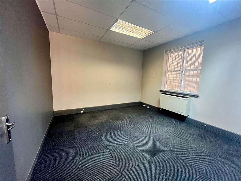 80  m² Office Space in Craighall photo number 10