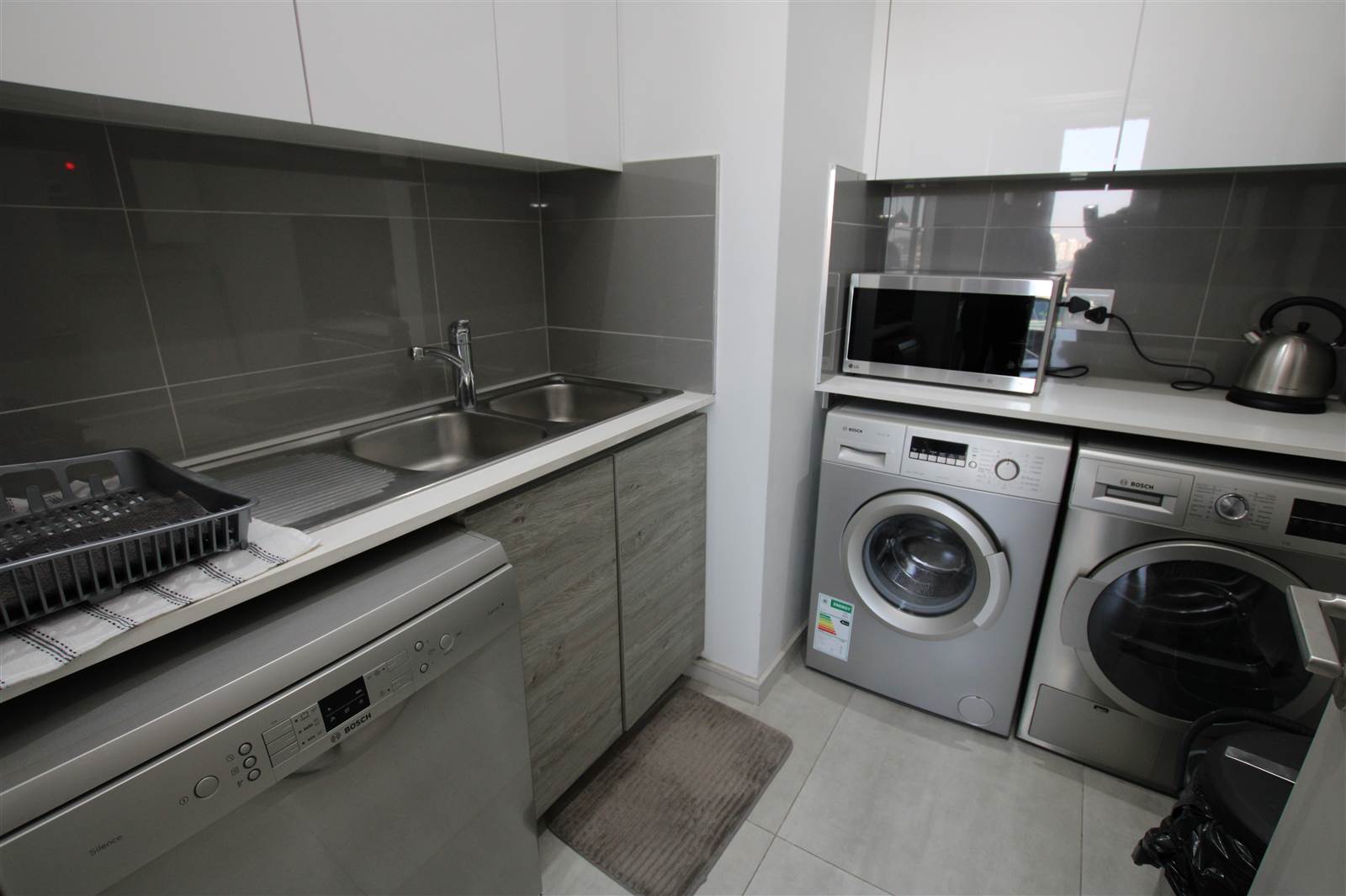 2 Bed Apartment in Bedfordview photo number 6