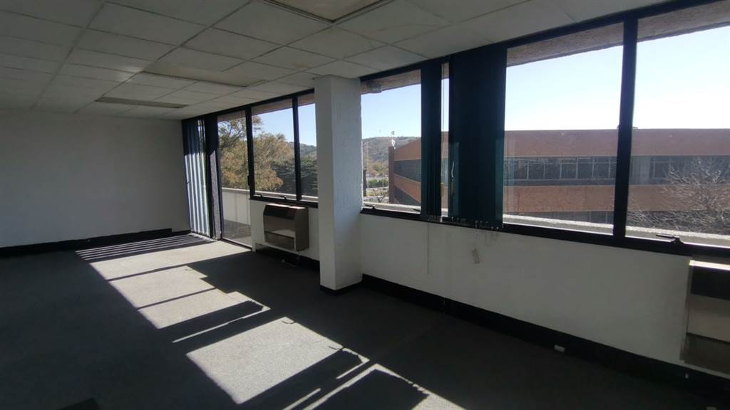 200  m² Commercial space in Bedfordview photo number 9