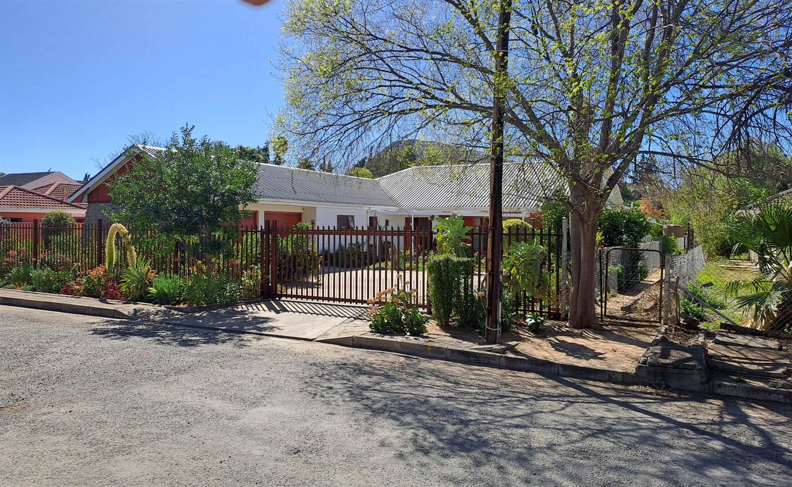 4 Bed House in Graaff Reinet photo number 1