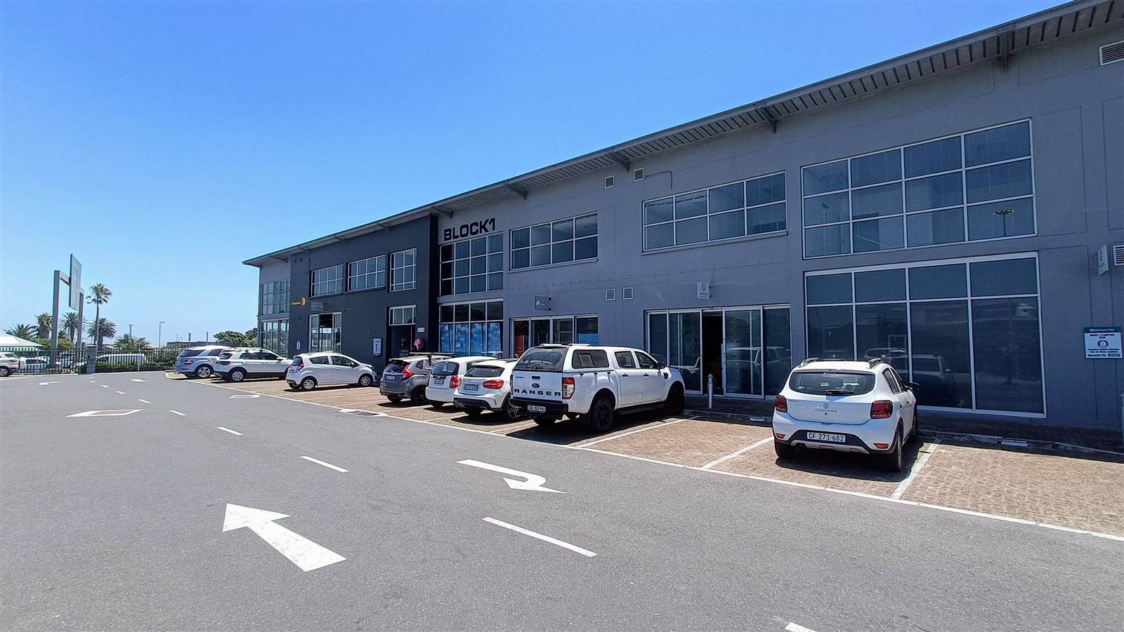 114  m² Commercial space in Paarden Eiland photo number 1