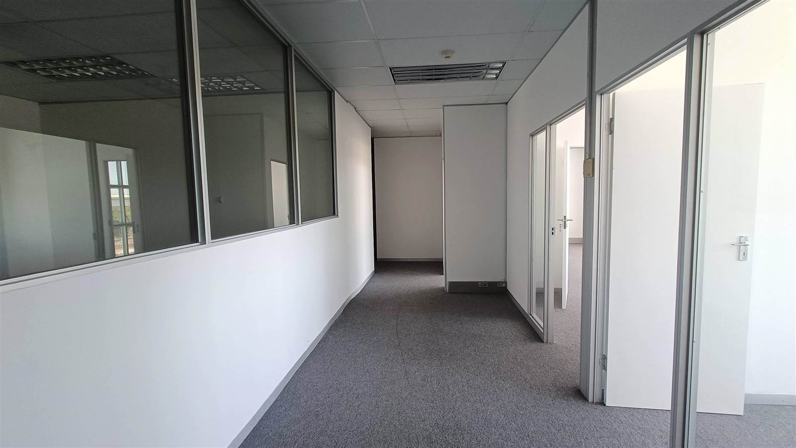 114  m² Commercial space in Paarden Eiland photo number 4