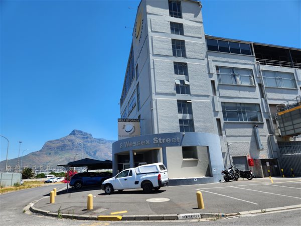 125  m² Commercial space in Paarden Eiland