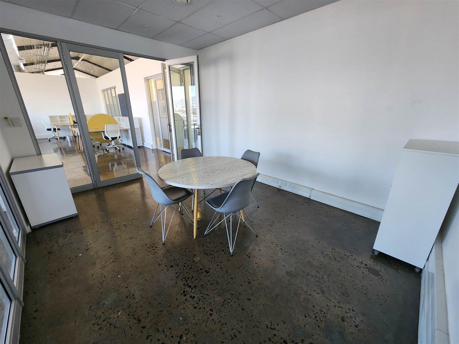 125  m² Commercial space in Paarden Eiland photo number 10