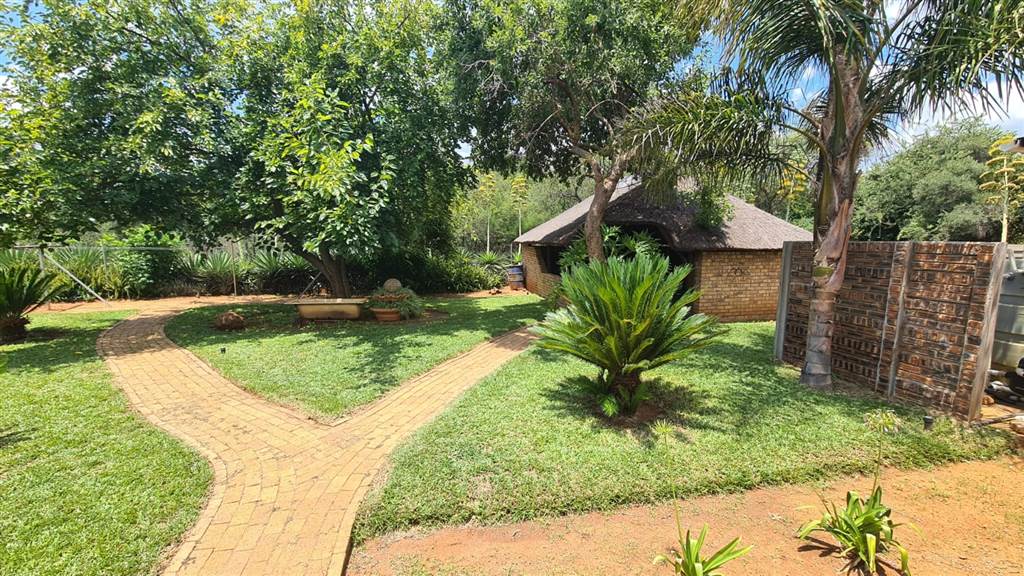 8.6 ha Smallholding in Bultfontein AH photo number 12