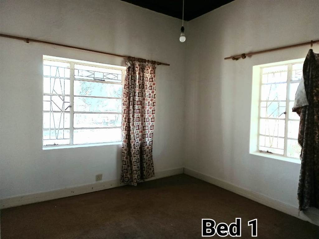 3 Bed House in Steynsburg photo number 8
