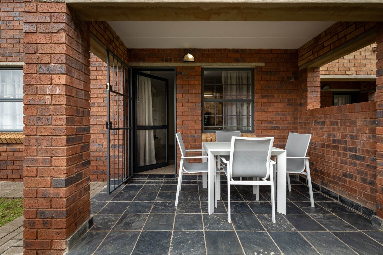 2 Bed Townhouse in Braamfontein photo number 15