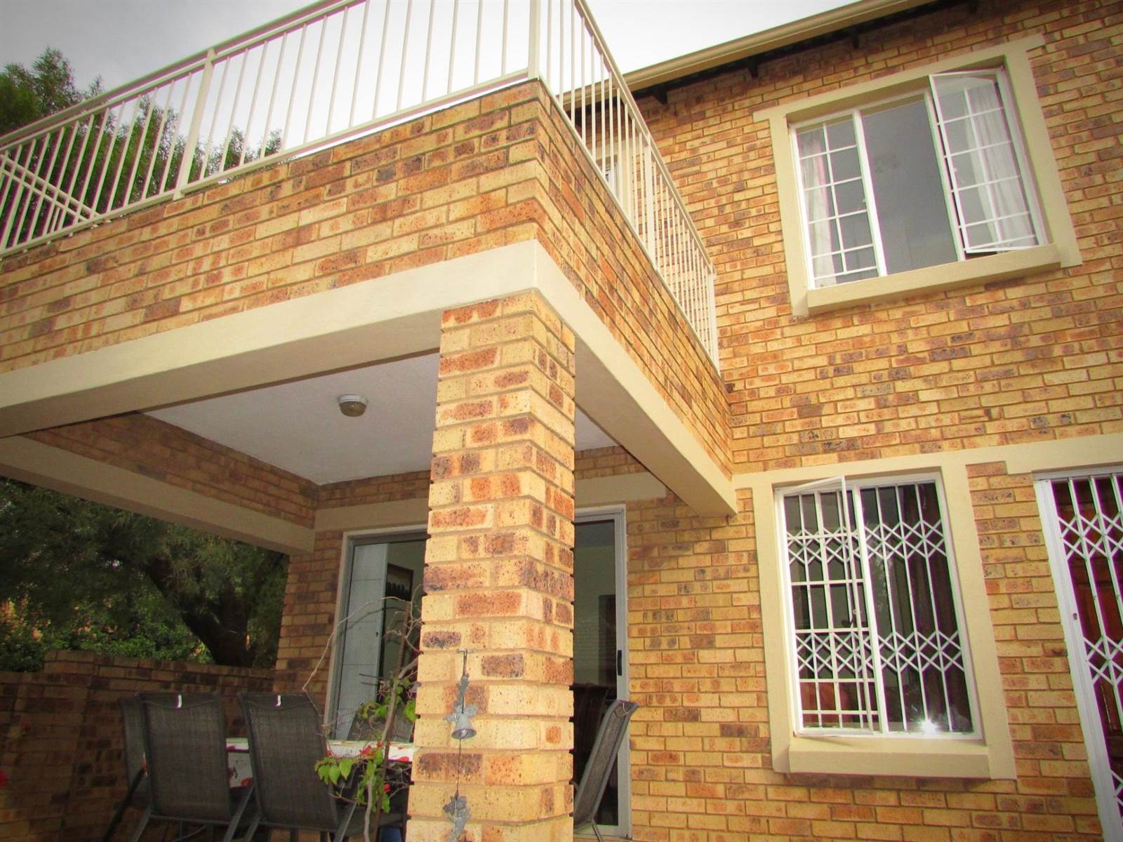 3 Bed Townhouse in Olivedale photo number 2