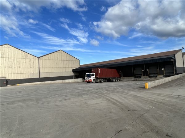 27 300  m² Industrial space