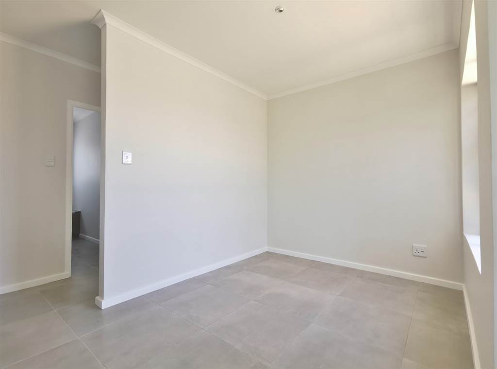 3 Bed Townhouse in Glenroy Park photo number 16
