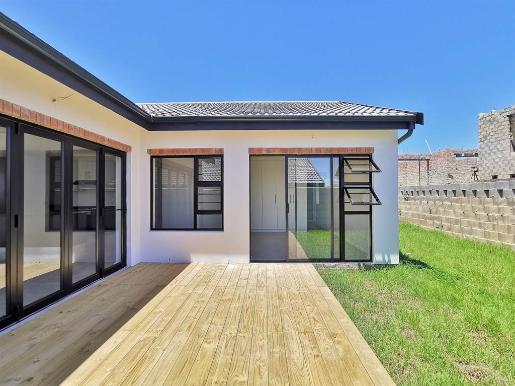 3 Bed Townhouse in Glenroy Park photo number 23
