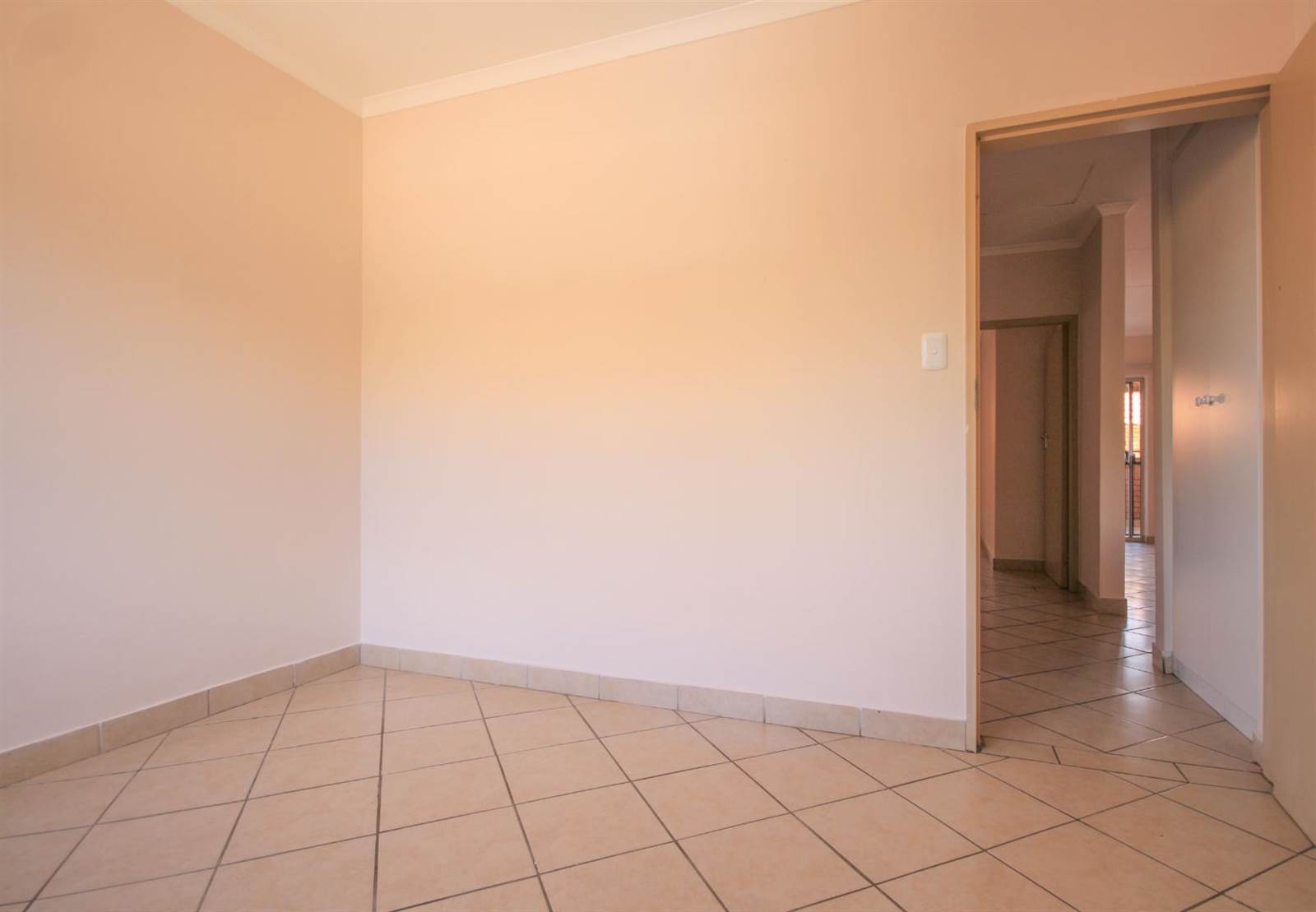 2 Bed Apartment in Hazeldean (Silverlakes Surroundings) photo number 20