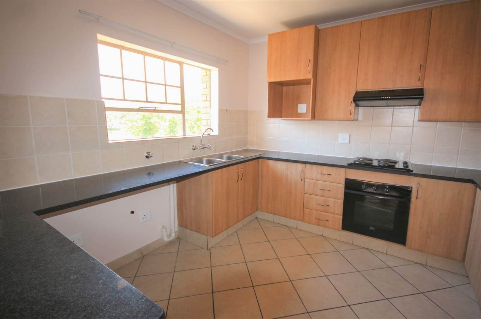 2 Bed Apartment in Hazeldean (Silverlakes Surroundings) photo number 12