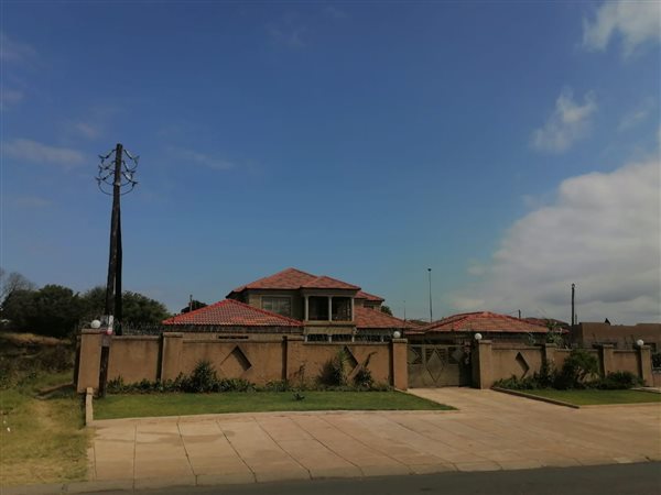 12 Bed House in Lethlabile