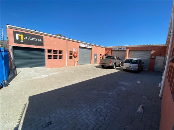 116  m² Commercial space in Gordons Bay Central